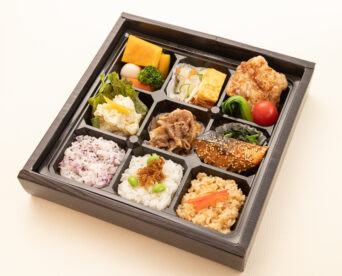 20.三種のごはんと牛すき煮・鯖の南部焼き幕の内仕出し弁当