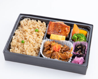 06.鯛出汁ごはんと赤魚の照り焼き・生姜焼き幕の内仕出し弁当