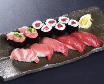 26.鰻ごはんとあんこう唐揚げ・銀鱈の西京焼き特選12枡仕出し弁当