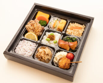 19.三種のごはんとまぐろカツ・赤魚の照り焼き幕の内仕出し弁当