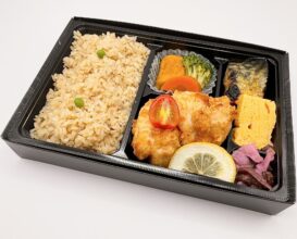 04.鯛出汁ごはんと鯖の南部焼き・鶏唐揚げ幕の内仕出し弁当