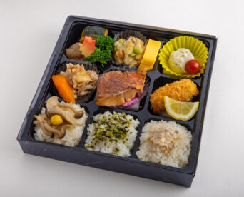80.【秋限定】三種のご飯と赤魚照り焼き・カキフライの9升仕出し弁当【9/1配達分から】