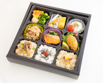 80.【秋限定！】秋舞茸の炊き込みご飯の9枡仕出し弁当