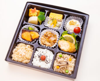 83.【冬限定！】三種のご飯と鰤照り焼き仕出し弁当