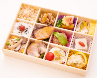 84.【冬限定！】三種のご飯と牛すき焼き・鰤の照り焼き12枡仕弁当