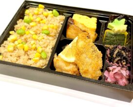 86. 【期間限定】とうもろこし炊き込みの入った夏の旬菜幕の内弁当