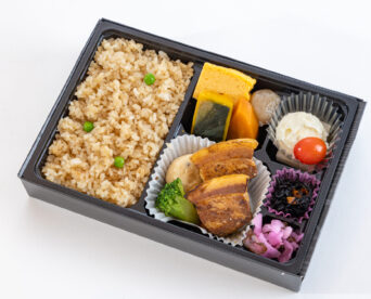 111.鯛出汁ご飯と豚角煮・幕の内仕出し弁当