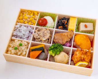 127．【6/1配達分から】【夏限定】 三種の夏味ご飯とカジキの照り焼き・海老カツの12升仕出し弁当