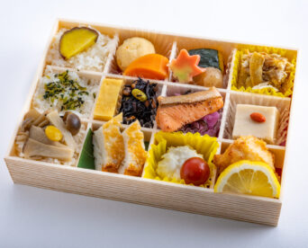 128．【秋限定】三種のご飯と秋鮭照り焼き・豚生姜焼きの12升仕出し弁当【9/1配達分から】